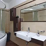 Starry Night - Smart Tv, Extra Big Bed, Big Bathtub, Private Parking, Sea View, Wifi, 2bedrooms شقة *