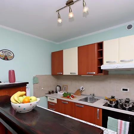 Starry Night - Smart Tv, Extra Big Bed, Big Bathtub, Private Parking, Sea View, Wifi, 2bedrooms Apartment *
