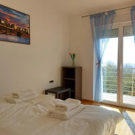 Starry Night - Smart Tv, Extra Big Bed, Big Bathtub, Private Parking, Sea View, Wifi, 2bedrooms Apartmán Volosko
